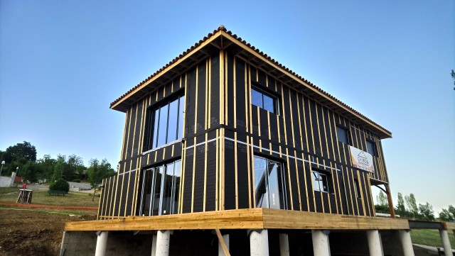 Isolation d'une maison par l'extérieur avec bardage bois par CHBOIS à Penne d'Agenais